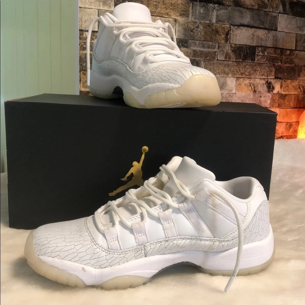 Jordan "heiress" white 11 low 🤍🌬 - Picture 2 of 6